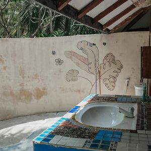 Family Room Lagoon Bungalow 24 hours Check & Check-out